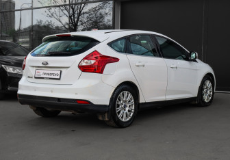 Подержанный автомобиль Ford Focus Hatchback 2013 года (4 фото)