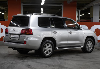 Подержанный автомобиль Lexus LX 2009 года (5 фото)