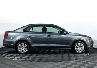 Подержанный автомобиль Volkswagen Jetta Sedan 2014 года (4 фото)