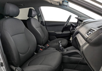 Подержанный автомобиль Kia Rio Hatchback 2016 года (24 фото)