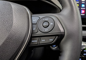 Подержанный автомобиль Toyota RAV4 2025 года (27 фото)