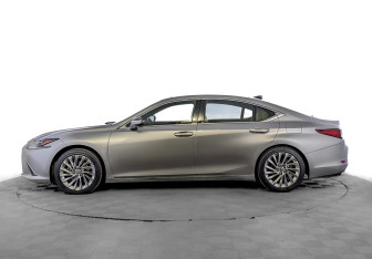 Подержанный автомобиль Lexus ES 2019 года (8 фото)