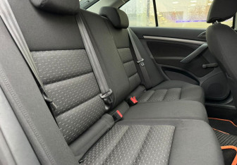 Подержанный автомобиль Skoda Octavia Liftback 2011 года (11 фото)