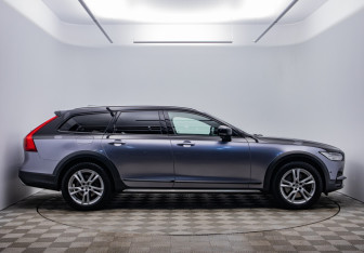 Подержанный автомобиль Volvo V90 Cross Country 2018 года (4 фото)