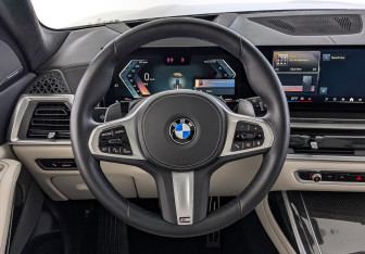 Подержанный автомобиль BMW X7 2024 года (22 фото)