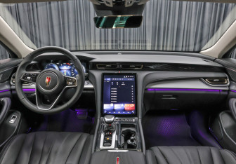 Подержанный автомобиль Hongqi H5 2024 года (14 фото)