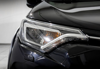 Подержанный автомобиль Toyota RAV4 2018 года (17 фото)