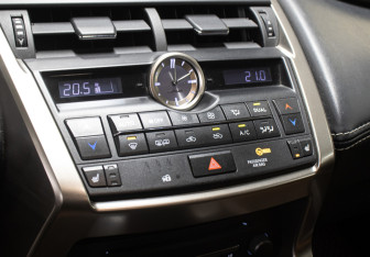 Подержанный автомобиль Lexus NX 2017 года (18 фото)