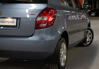 Подержанный автомобиль Skoda Fabia Hatchback 2011 года (19 фото)
