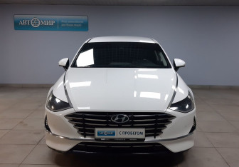Подержанный автомобиль Hyundai Sonata 2020 года (2 фото)
