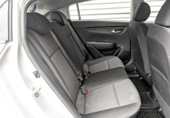 Подержанный автомобиль Kia Rio Hatchback 2021 года (12 фото)