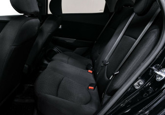 Подержанный автомобиль Kia Rio Sedan 2016 года (12 фото)