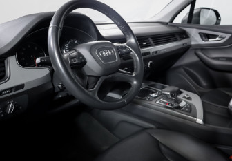 Подержанный автомобиль Audi Q7 2018 года (14 фото)
