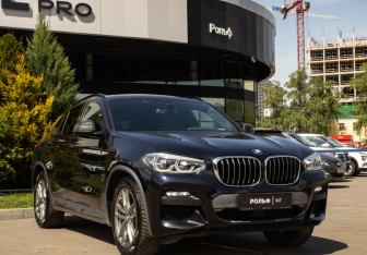 Подержанный автомобиль BMW X4 2021 года (2 фото)