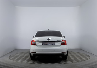 Подержанный автомобиль Skoda Octavia Liftback 2020 года (6 фото)