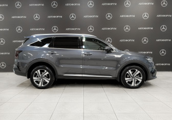 Подержанный автомобиль Kia Sorento 2022 года (4 фото)