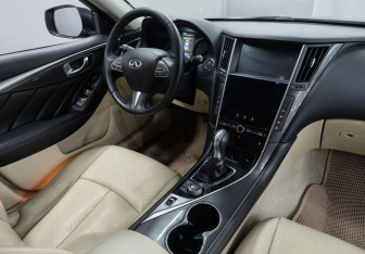 Подержанный автомобиль Infiniti Q50 2014 года (10 фото)