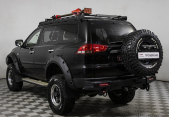 Подержанный автомобиль Mitsubishi Pajero Sport 2014 года (7 фото)