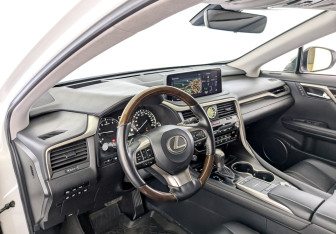Подержанный автомобиль Lexus RX 2019 года (16 фото)