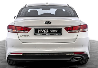 Подержанный автомобиль Kia Optima Sedan 2017 года (6 фото)