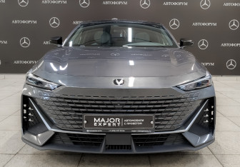 Подержанный автомобиль Changan UNI-V 2023 года (2 фото)