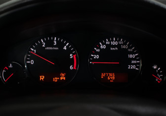 Подержанный автомобиль Nissan Pathfinder 2010 года (12 фото)