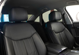 Подержанный автомобиль Audi A6 Sedan 2018 года (31 фото)