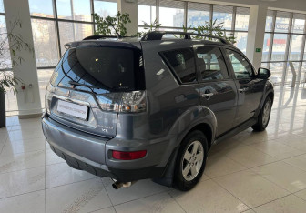 Подержанный автомобиль Mitsubishi Outlander 2012 года (5 фото)