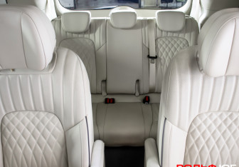 Подержанный автомобиль Voyah Dream 2023 года (10 фото)