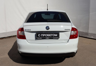 Подержанный автомобиль Skoda Rapid Liftback 2014 года (5 фото)