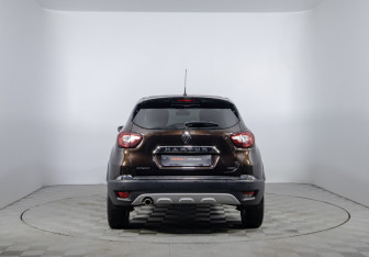Подержанный автомобиль Renault Kaptur 2019 года (6 фото)