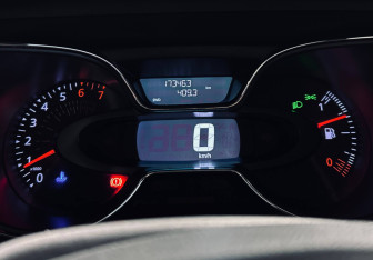 Подержанный автомобиль Renault Kaptur 2017 года (11 фото)