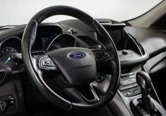 Подержанный автомобиль Ford Kuga 2017 года (13 фото)