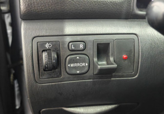 Подержанный автомобиль Toyota Corolla Sedan 2003 года (14 фото)