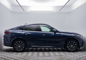 Подержанный автомобиль BMW X6 2020 года (6 фото)