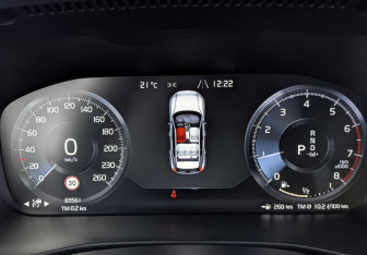 Подержанный автомобиль Volvo XC40 2021 года (16 фото)