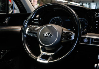 Подержанный автомобиль Kia K5 2020 года (13 фото)
