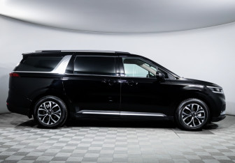 Подержанный автомобиль Kia Carnival 2021 года (4 фото)