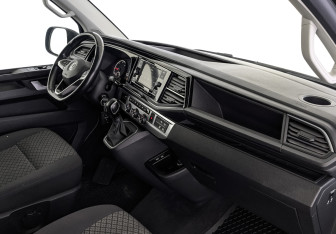 Подержанный автомобиль Volkswagen Multivan 2020 года (13 фото)