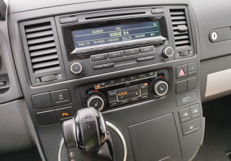 Подержанный автомобиль Volkswagen Multivan 2013 года (14 фото)