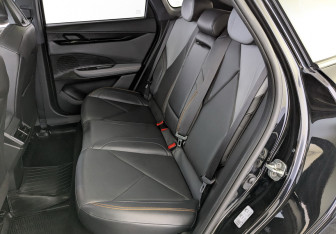 Подержанный автомобиль Changan UNI-V 2023 года (12 фото)