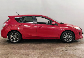 Подержанный автомобиль Mazda 3 Hatchback 2012 года (4 фото)