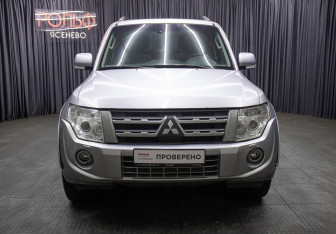 Подержанный автомобиль Mitsubishi Pajero 2011 года (2 фото)