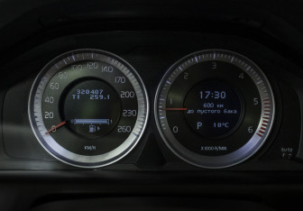 Подержанный автомобиль Volvo XC60 2011 года (13 фото)