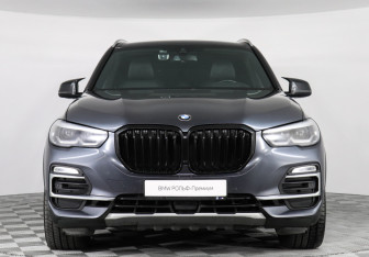 Подержанный автомобиль BMW X5 2019 года (3 фото)