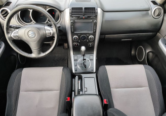 Подержанный автомобиль Suzuki Grand Vitara 2011 года (10 фото)