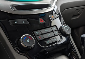 Подержанный автомобиль Chevrolet Orlando 2012 года (21 фото)