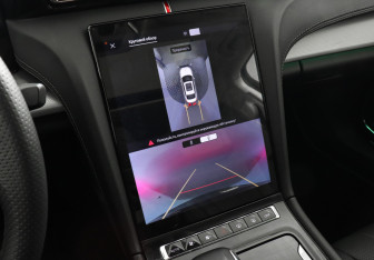 Подержанный автомобиль Hongqi H5 2024 года (13 фото)