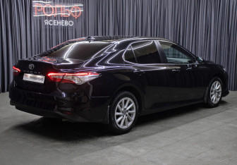 Подержанный автомобиль Toyota Camry Sedan 2021 года (2 фото)
