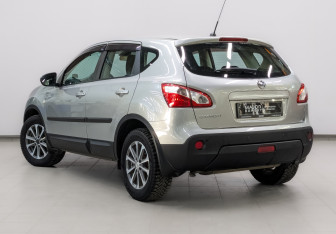 Подержанный автомобиль Nissan Qashqai 2013 года (7 фото)